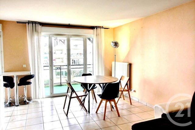 Appartement T2 à louer - 2 pièces - 42.76 m2 - GAILLARD - 74 - RHONE-ALPES - Century 21 Agence Du Lac