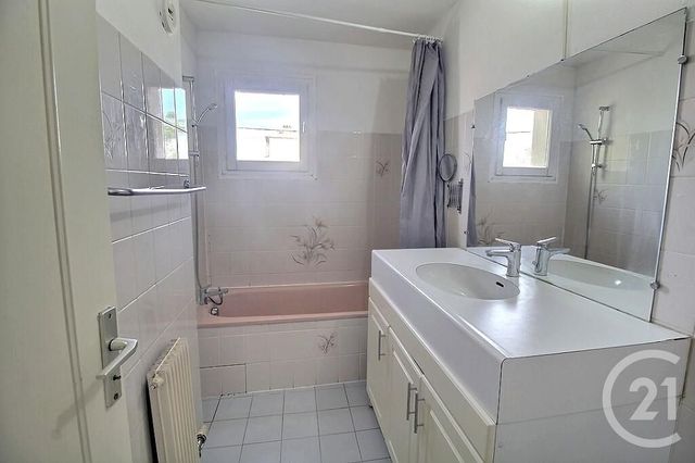 Appartement F2 à louer - 2 pièces - 51.0 m2 - GAILLARD - 74 - RHONE-ALPES - Century 21 Agence Du Lac