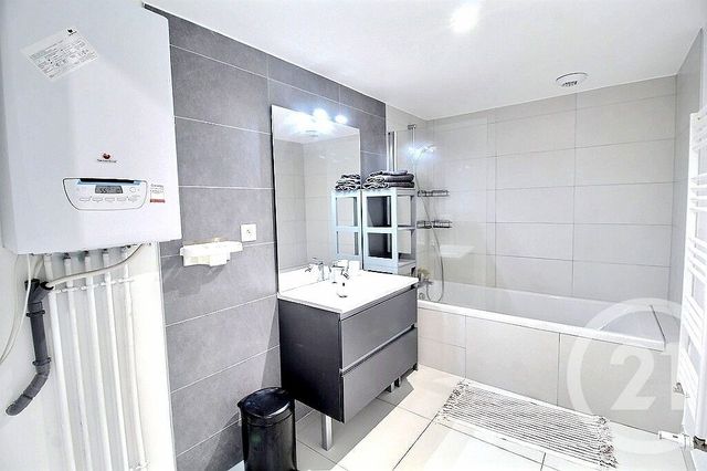 Appartement F3 à louer - 3 pièces - 71.5 m2 - ANNEMASSE - 74 - RHONE-ALPES - Century 21 Agence Du Lac