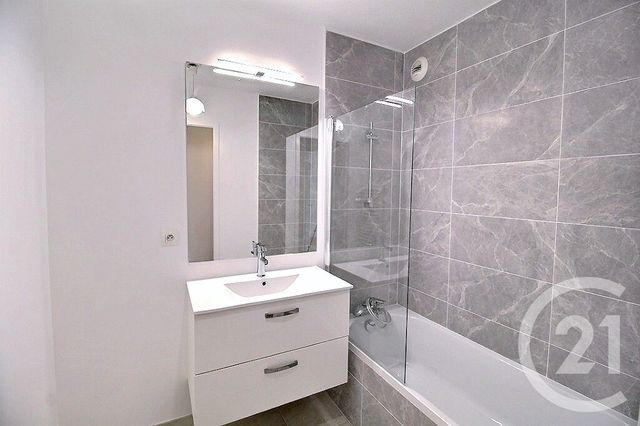 Appartement F4 à louer - 4 pièces - 75.77 m2 - SCIEZ - 74 - RHONE-ALPES - Century 21 Agence Du Lac