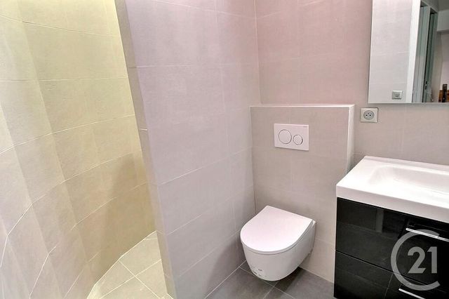 Appartement T3 à louer - 3 pièces - 44.92 m2 - EVIAN LES BAINS - 74 - RHONE-ALPES - Century 21 Agence Du Lac