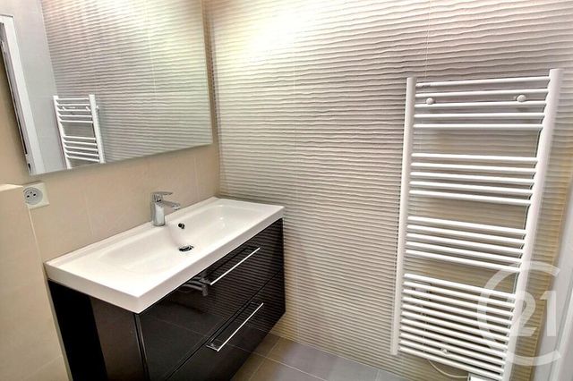 Appartement T3 à louer - 3 pièces - 44.92 m2 - EVIAN LES BAINS - 74 - RHONE-ALPES - Century 21 Agence Du Lac
