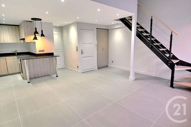 Appartement T3 à louer - 3 pièces - 44.92 m2 - EVIAN LES BAINS - 74 - RHONE-ALPES - Century 21 Agence Du Lac