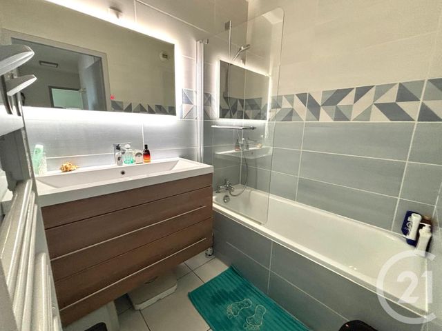 Appartement F2 à louer - 2 pièces - 47.73 m2 - GAILLARD - 74 - RHONE-ALPES - Century 21 Agence Du Lac